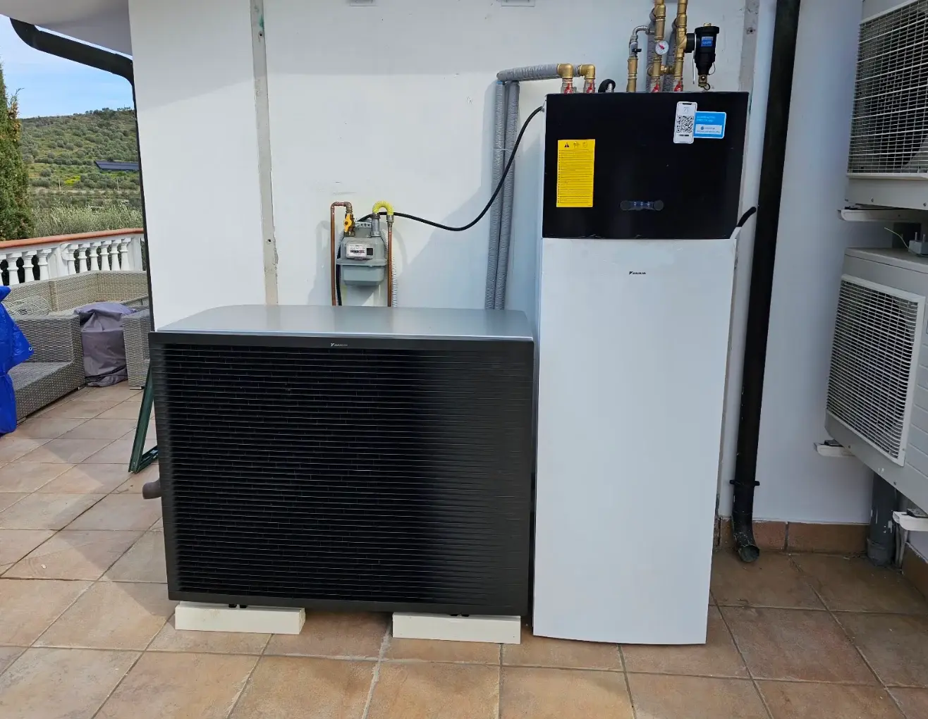 Pompa di calore Daikin con serbatoio su terrazzo
